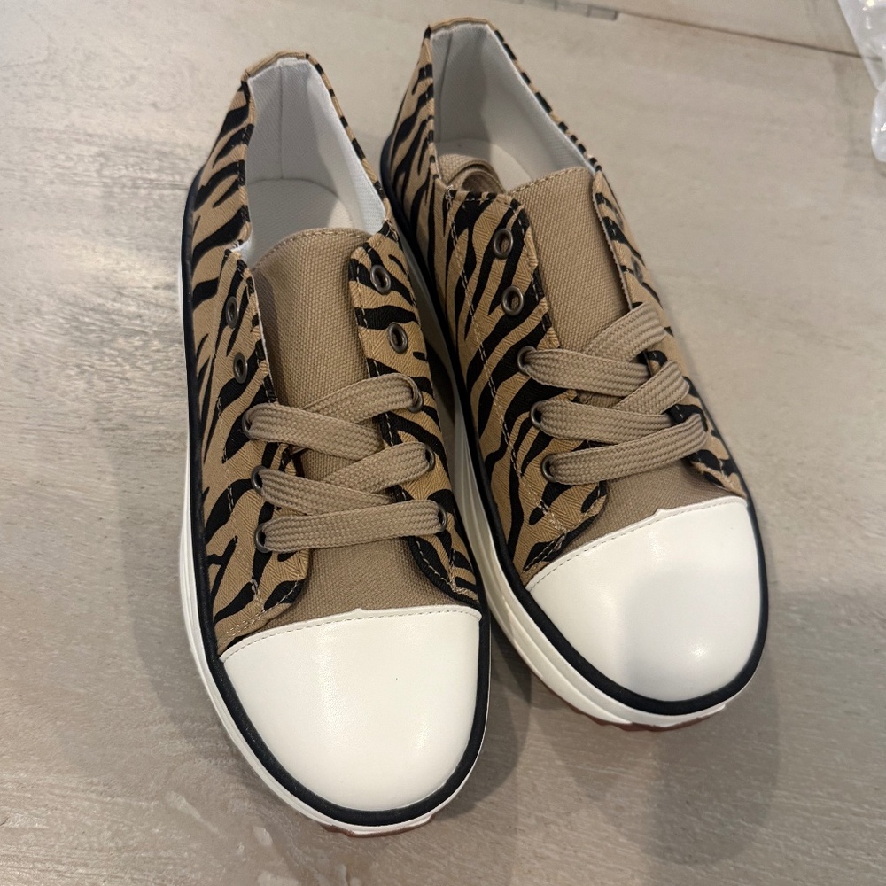 Arlina Rise Platform Tiger Print Woman's Shoes Sz: 7